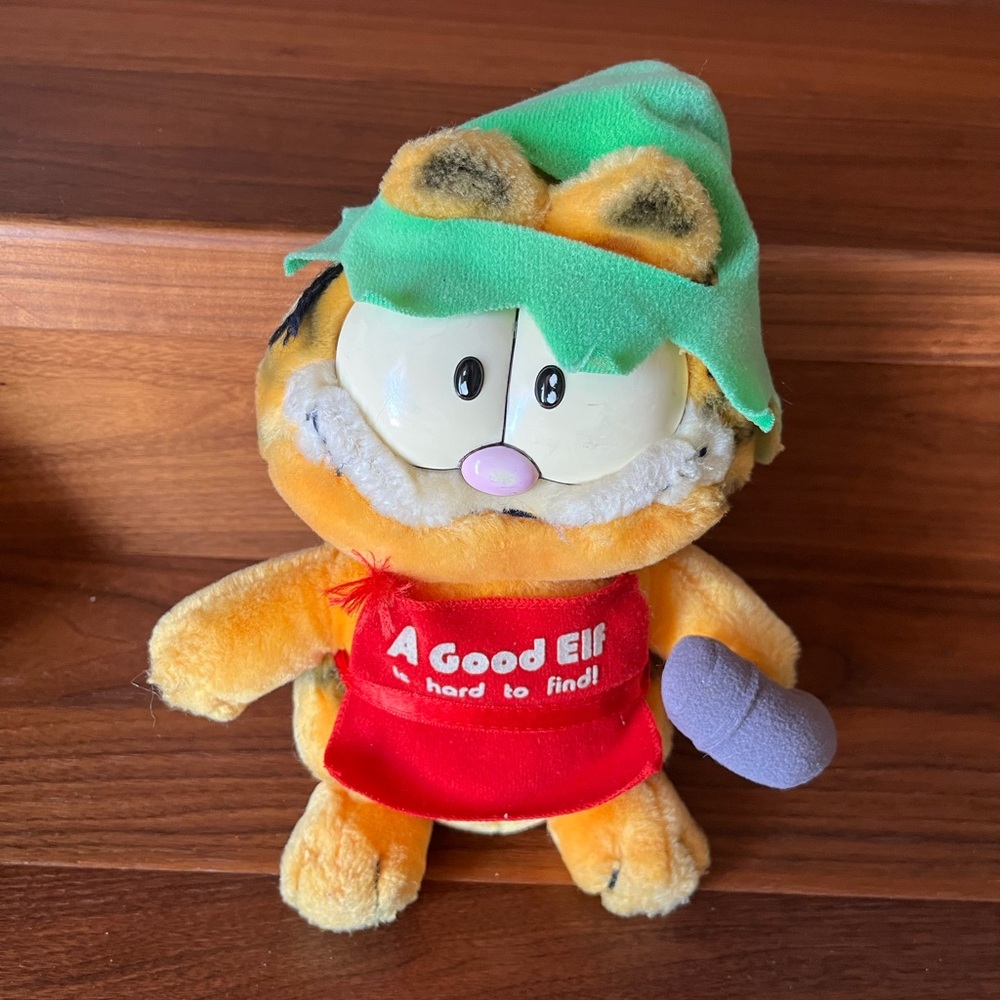 Vintage 1981 Collectible Garfield "A Good Elf Is Hard to Find" Plush